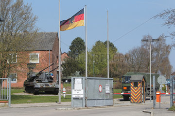 Luetjenburg  Deutschland  die Schill-Kaserne Luetjenburg mit einem Flugabwehrkanonenpanzer Gepard (FlakPz Gepard)