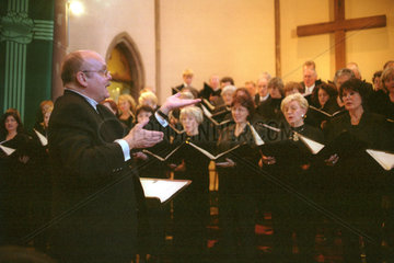 deutscher Kirchenchor bei einem Gastspiel in Frankreich