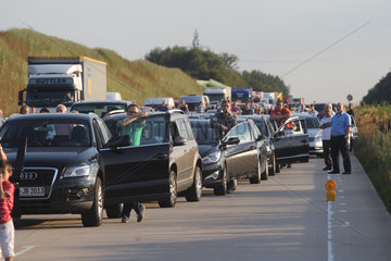 Grosshansdorf  Deutschland  Stau nach Verkehrsunfall auf der A1