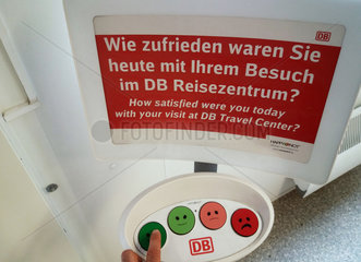 Berlin  Deutschland - Apparat fuer Umfrage zur Kundenzufriedenheit  Deutsche Bahn AG