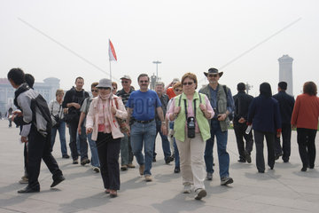 Peking  westliche Touristengruppe auf dem Tiananmen-Platz