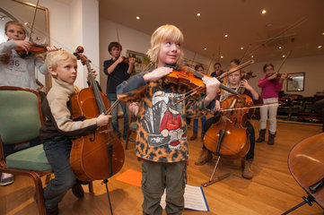 Hamburg  Deutschland  Projekt Kinderorchester  Musikalischer Nachwuchs mit Salut Salon