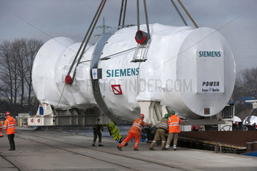 Siemens Gasturbine wird verladen