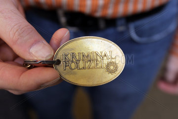 Luebeck  Deutschland  Dienstmarke der Kriminalpolizei aus Messing