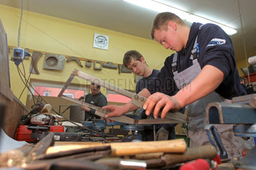 Rendsburg  Deutschland  an der Handwerkskammer Rendsburg werden Karosseriebaumechaniker ausgebildet