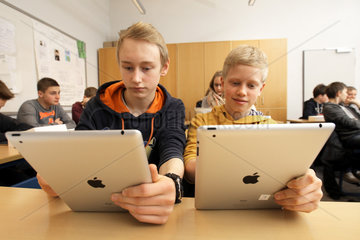 Flensburg  Deutschland  Schueler nehmen am Projekt -iPad.Klasse on Tour- teil