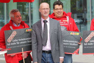 Kiel  Deutschland  Demonstration gegen schlechte Strassenzustaende des Auto Club Europa e.V. (ACE)