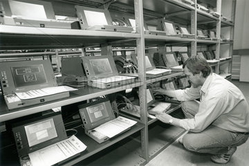 Laptop Qualitaetskontrolle  Firma TA Triumph-Adler  Nuernberg  1991