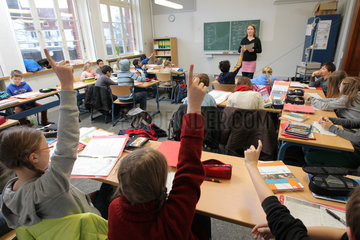 Flensburg  Deutschland  Deutschunterricht in der fuenften Klasse am Gymansium Goetheschule