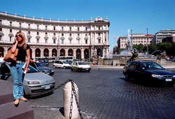 Rom  Strassenverkehr auf der Via Nazionale