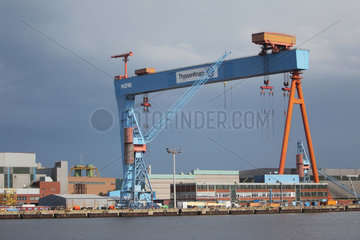 Kiel  Deutschland  die Kraene der Werft HDW