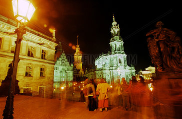 Die Hofkirche bei Nacht  Dresden