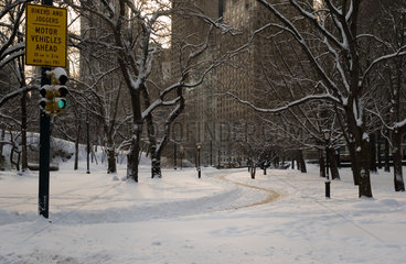 Verschneiter Central Park am spaeten Nachmittag