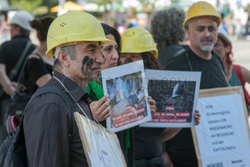 Berlin  Deutschland  Demonstration anlaesslich des Bergwerkungluecks vom 13. Mai mit 300 Toten in Soma