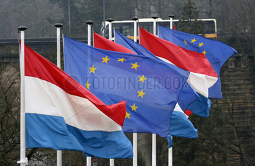 Flaggen der Europaeischen Union und Luxemburg