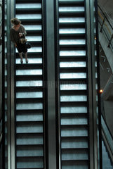 Berlin  Rolltreppe in einem Einkaufszentrum
