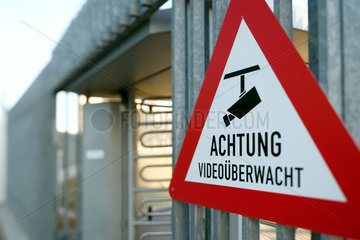 Wien  Oesterreich  Hinweisschild: Achtung Videoueberwachung