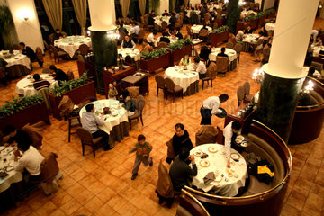 Shanghai  Menschen in einem Restaurant