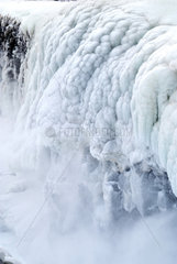 Island  am beruehmten Wasserfall Gullfoss