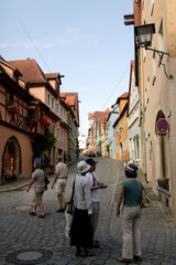 Rothenburg ob der Tauber  Deutschland  Touristen in der Altstadt