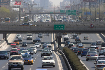 Peking  vielbefahrener  mehrspuriger Stadtring