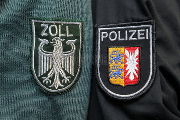 Tarp  Deutschland  Wappen von Polizei Schleswig-Holstein und Zoll am Aermel