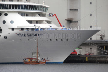Flensburg  Deutschland  das als Privatresidenz ausgestaltete Seeschiff The World im Flensburger Hafen