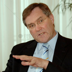 Berlin  Bundesverteidigungsminister Dr. Franz Josef Jung (CDU)