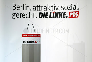 Berlin  Leeres Rednerpult der Linkspartei.PDS