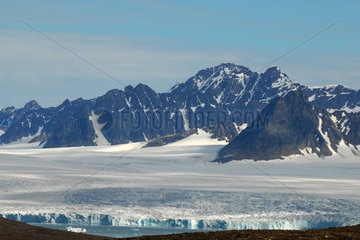 Blick auf einen Gletscher am Krossfjord (Norwegen)