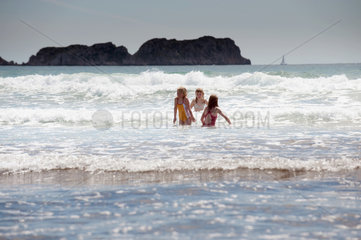 Peguera  Mallorca  Spanien  Kinder baden im Meer