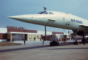 Leipzig  DDR  Concorde der Air France auf dem Vorfeld des Flughafen Leipzig-Schkeuditz
