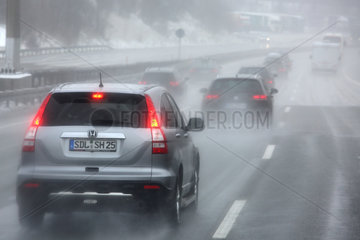 Hermsdorf  Deutschland  schlechte Sicht auf der Autobahn A9 bei Schneefall