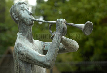 Hoyerswerda  Deutschland  Trompeter-Skulptur auf dem Schlossplatz