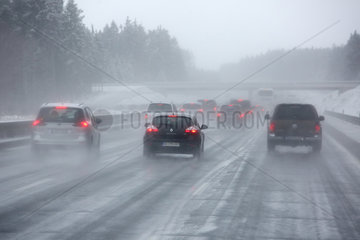 Droyssig  Deutschland  schlechte Sicht auf der Autobahn A9 bei Schneefall