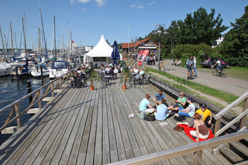 Flensburg  Deutschland  Terasse am Ostufer des Flensburger Hafens