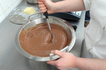 Handewitt  Deutschland  fluessige Schokolade in einer Schokoladenmanufaktur