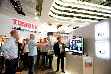 Berlin  Deutschland  IFA 2008  Messestand von Toshiba