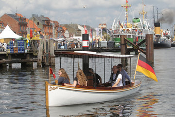 Flensburg  Deutschland  Rundfahrt auf einem Dampfboot auf der Flensburger Dampf-Rundum