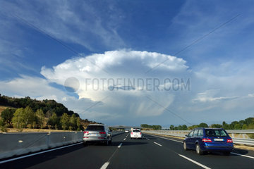 Arezzo  Italien  Wolkenformation ueber der Autostrada del Sole