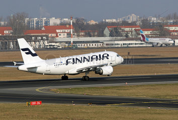 Berlin  Deutschland  Airbus A319 der Fluggesellschaft Finnair beim Start auf dem Flughafen Berlin-Tegel