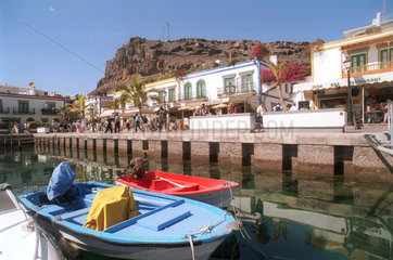 Puerto de Mogan  Gran Canaria  Spanien  Blick auf den Hafenort