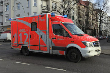 Berlin  Deutschland  Rettungswagen der Berliner Feuerwehr