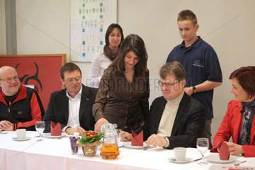 Flensburg  Deutschland  Mitglieder der SPD besuchen die Regionalschule Schule am Campus
