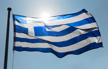 Berlin  Deutschland  Flagge Griechenlands weht im Wind
