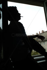 Berlin  rauchender Mann am Fenster