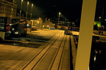Nachtschicht im Containerhafen