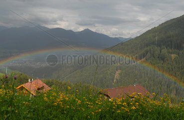 Italien  Regenbogen ueber dem Pustertal