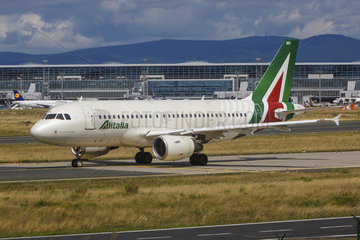 Alitalia Airbus A319-112
