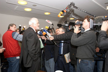 Peter Harry Carstensen  CDU  mit Presse